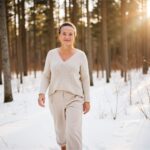 Stefanie Trilling auf einem Waldweg – therapeutische Begleiterin für Frauen in Düsseldorf und online